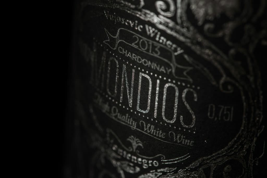 Macro detail of the embossed Mondios label